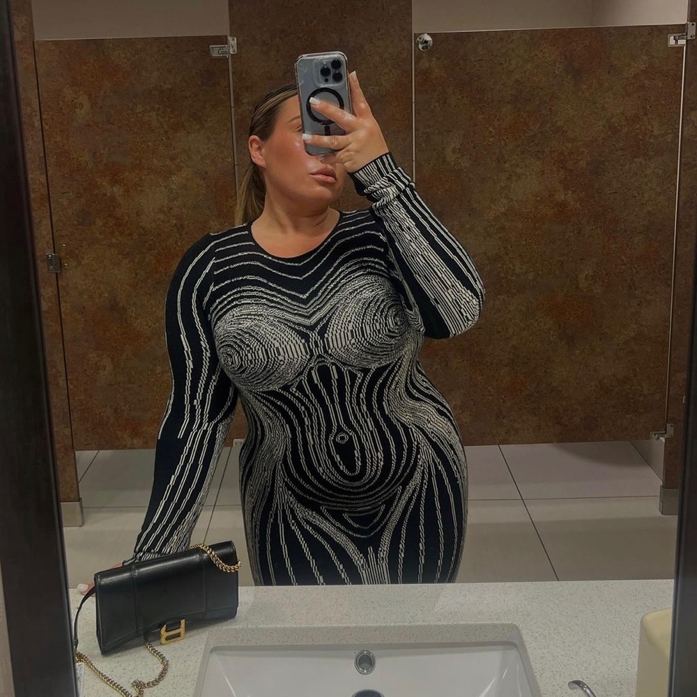 Body con - Picture 3 of 3